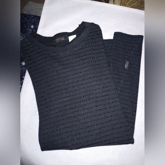 Men's Versace Classic V2 Ribbed Knit Short Sleeve Shirt. Crew Neck. Size Medium - Picture 4 of 6